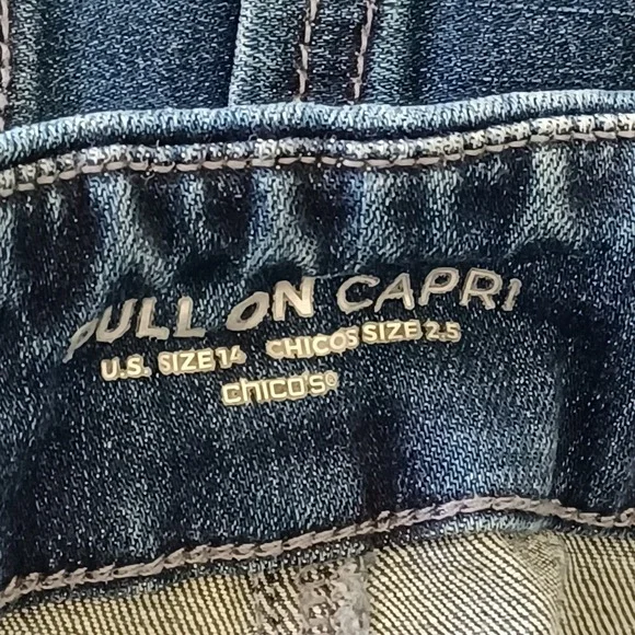 Chicos Pull On Capri Jeans Sz 14 Blue Denim Stretch Cropped Stretch Casual - Picture 5 of 12